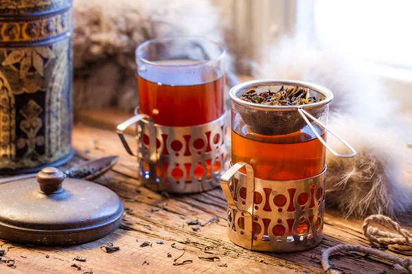 Horký čaj se vaří ve starém stylu — Stock fotografie