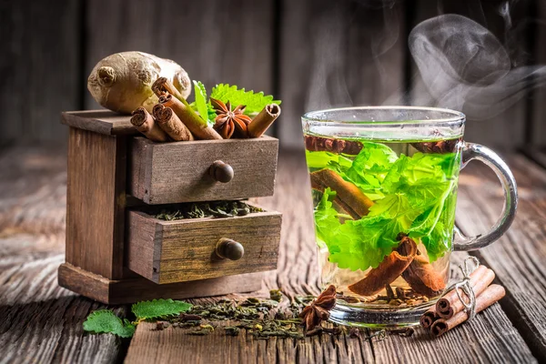 Warming leaf tea — Stock Photo, Image