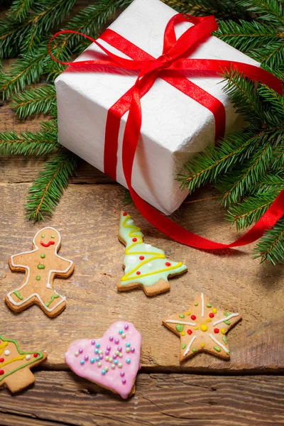 Preparing gingerbread cookies as a gift — Stock Photo, Image