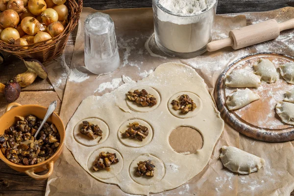 Ingrediënten voor dumplings met paddestoelen — Stockfoto