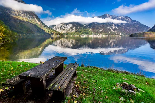 Lugar único en el lago de montaña — Foto de Stock
