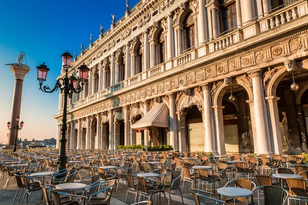 Restaurant vor der Eröffnung des Sonnenaufgangs in Venedig — Stockfoto