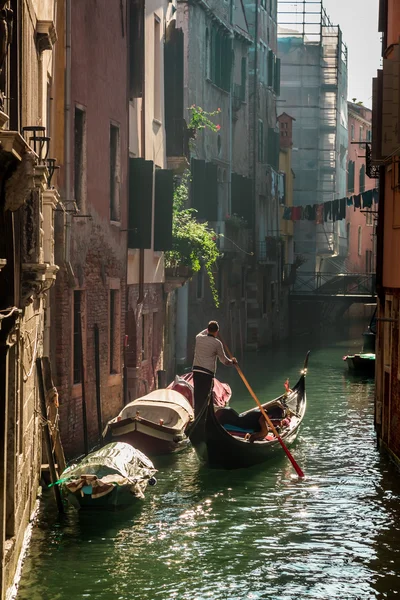 Gondolier w Wenecji — Zdjęcie stockowe