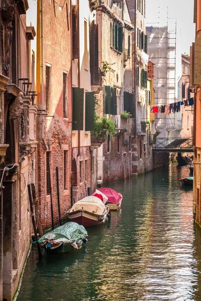 Sunrise over a canal in Venice — Stock Photo, Image
