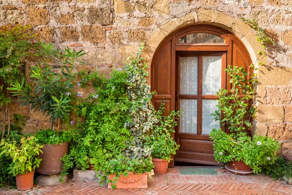 Beautifully decorated porch in Tuscany — Stock Photo, Image