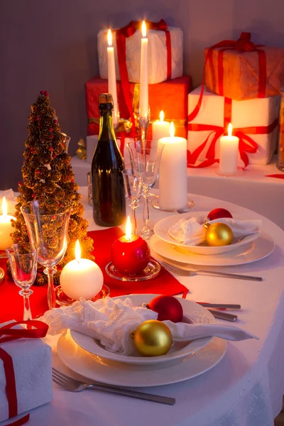 Traditioneel gedekte tafel voor kerstavond — Stockfoto