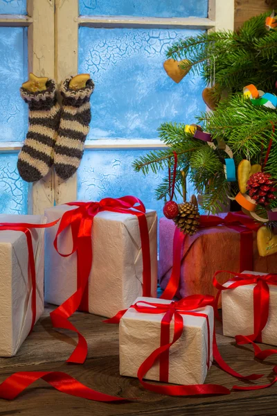 Weihnachtshütte voller Geschenke — Stockfoto
