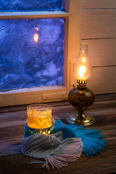 Теплый чай лучшее лекарство от холодного вечера — стоковое фото