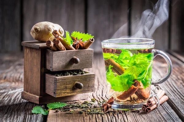 Warming leaf tea — Stock Photo, Image