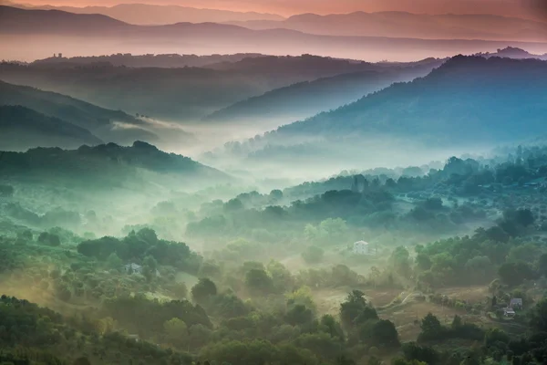 Fog at dawn over the valley in Tuscany — Stock Photo, Image