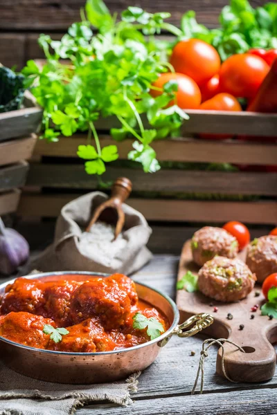 Köttbullar med tomatsås — Stockfoto