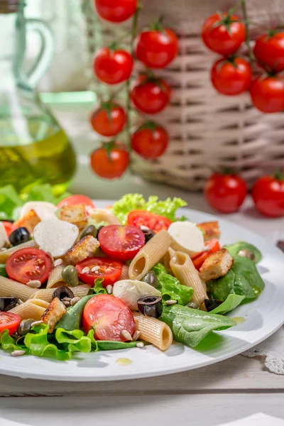 Spring salad with pasta — Stock Photo, Image