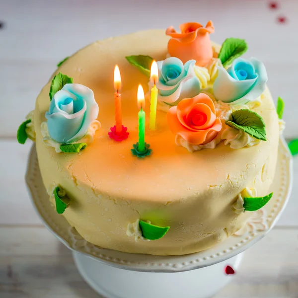 Birthday cake with roses — Stock Photo, Image