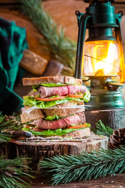 Panino con carne e verdure per taglialegna — Foto Stock