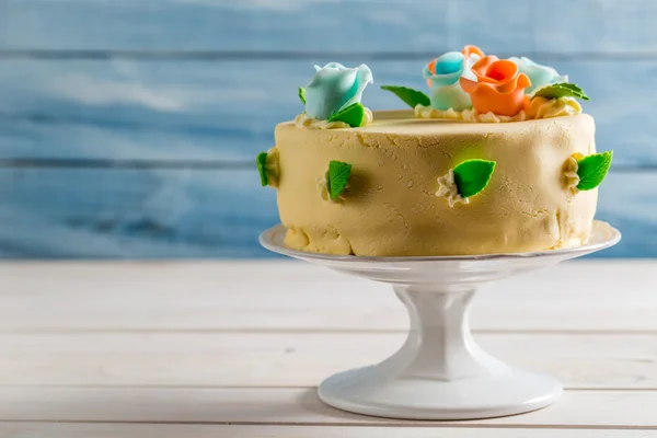 Sweet marzipan cake with roses — Stock Photo, Image