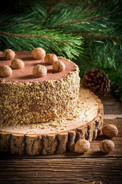 Chokladkaka på trä — Stockfoto