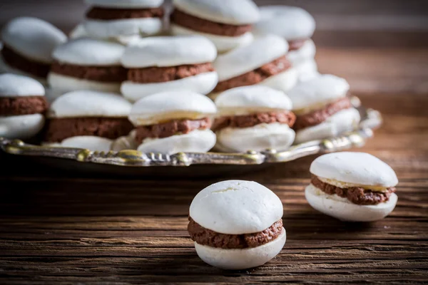 Bitterkoekjes met chocolade en noten — Stockfoto