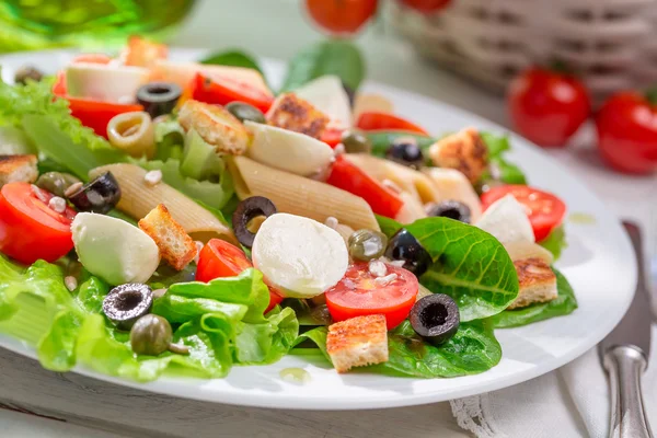 Profitez de votre salade de printemps — Photo