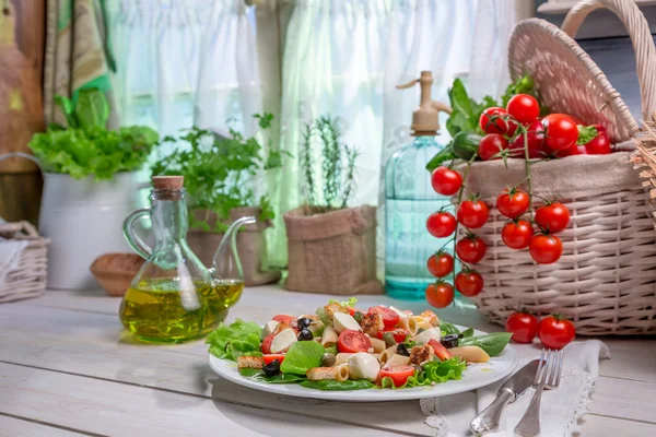 Aproveite sua salada de primavera — Fotografia de Stock