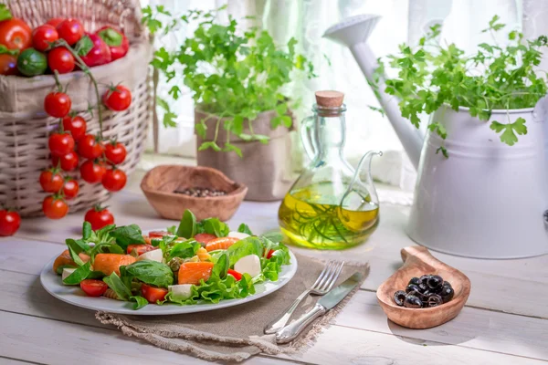 Homemade salad with salmon and vegetables — Stock Photo, Image