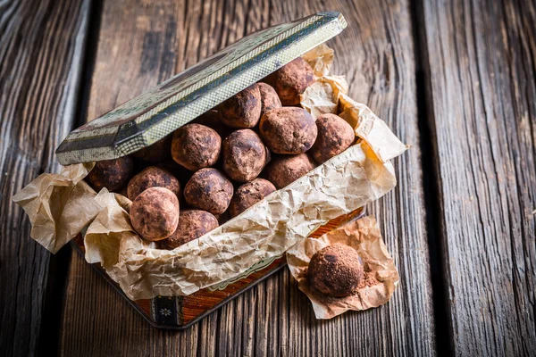 Closeup of chocolate balls in vintage red box — Stock Photo, Image