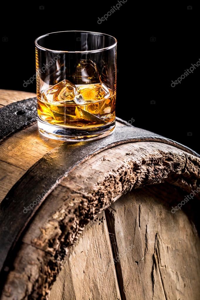 https://st2.depositphotos.com/1158226/6512/i/950/depositphotos_65126419-stock-photo-whiskey-glass-and-old-wooden.jpg