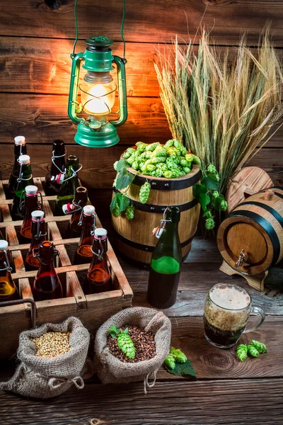 Keller voller Zutaten für hausgemachtes Bier — Stockfoto