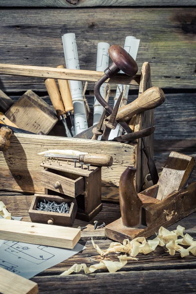 Mesa de carpintería vintage en un taller —  Fotos de Stock