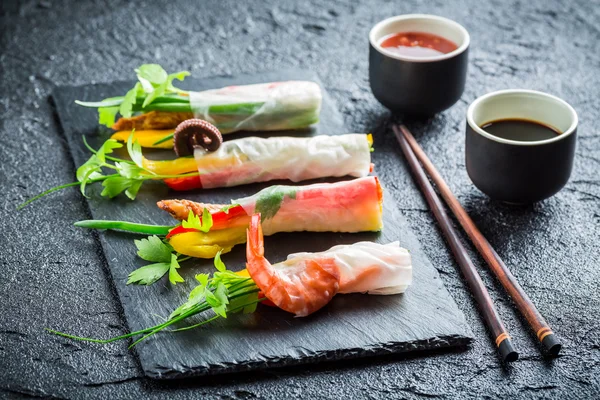 Spring rolls with vegetables with sauce — Stock Photo, Image