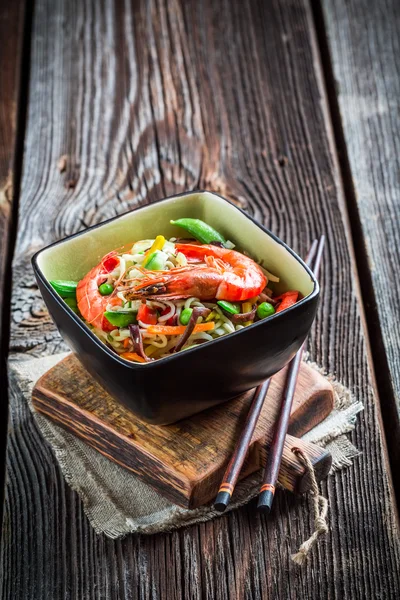 Kinesiska blanda grönsaker med räkor — Stockfoto