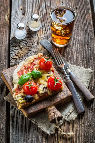 Hemmagjord pizza — Stockfoto