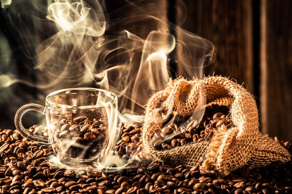 Kaffeesack voller aromatischer Samen — Stockfoto