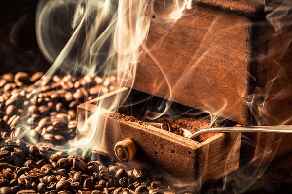 Fragrance of fresh ground coffee — Stock Photo, Image