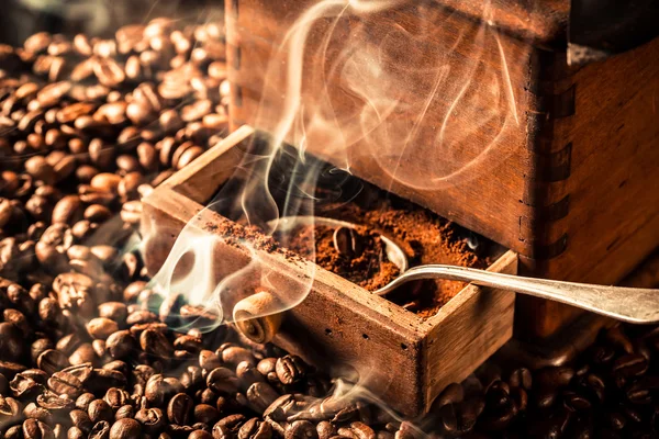 Gosto de café moído fresco — Fotografia de Stock