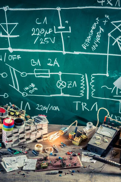 Oficina de eletrônica no laboratório da escola — Fotografia de Stock