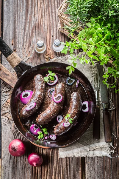 Sabroso pudín negro en la sartén —  Fotos de Stock