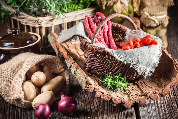 Salsicce kabanos fatte in casa in dispensa — Foto Stock