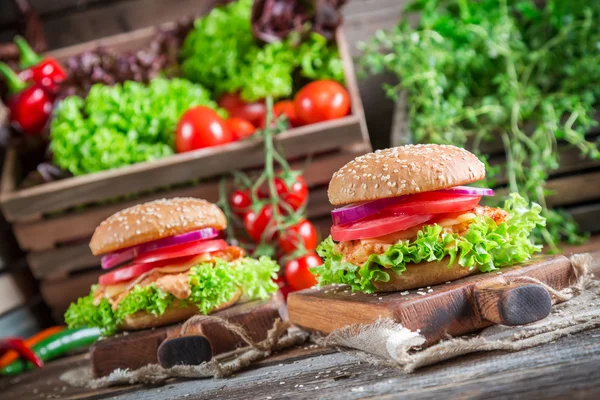Domácí hamburger s kuřecím masem — Stock fotografie