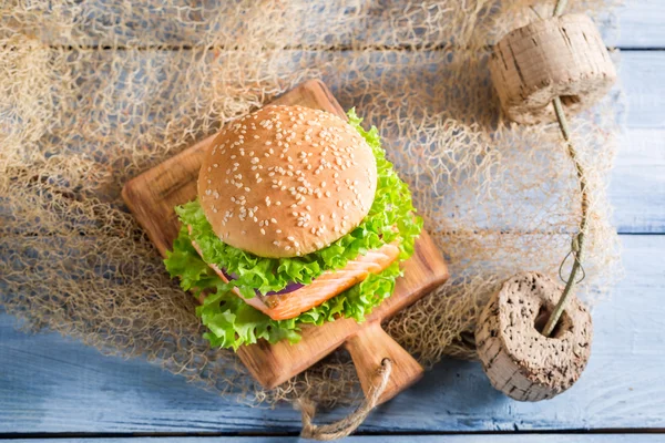 Fresh burger with fish and vegetables — Stock Photo, Image