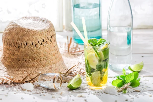 Cold summer drink with mint leaf — Stock Photo, Image