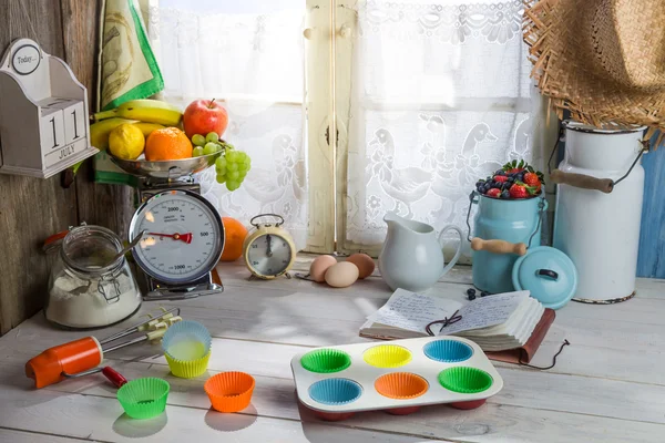 Baking tasty muffins with berry fruits — Stock Photo, Image