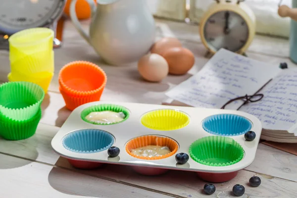 Preparation for sweet cupcakes with blueberries — Stock Photo, Image