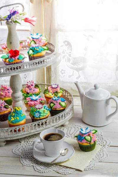 Tasty cupcakes with sweet decoration — Stock Photo, Image