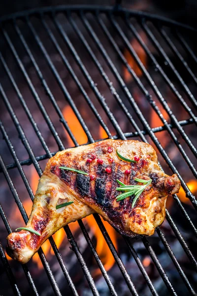 Grilled chicken leg with rosemary — Stock Photo, Image