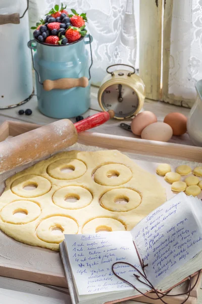 Baking donuts made of fresh ingredients — Stock Photo, Image