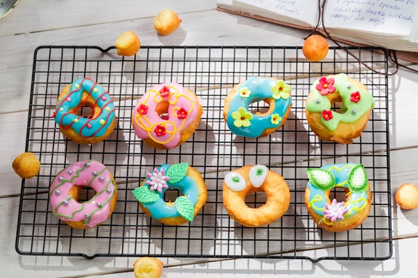 Las rosquillas glaseadas sabrosas — Foto de Stock