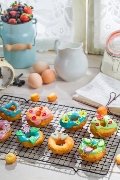 Donuts deliciosos vitrificados — Fotografia de Stock