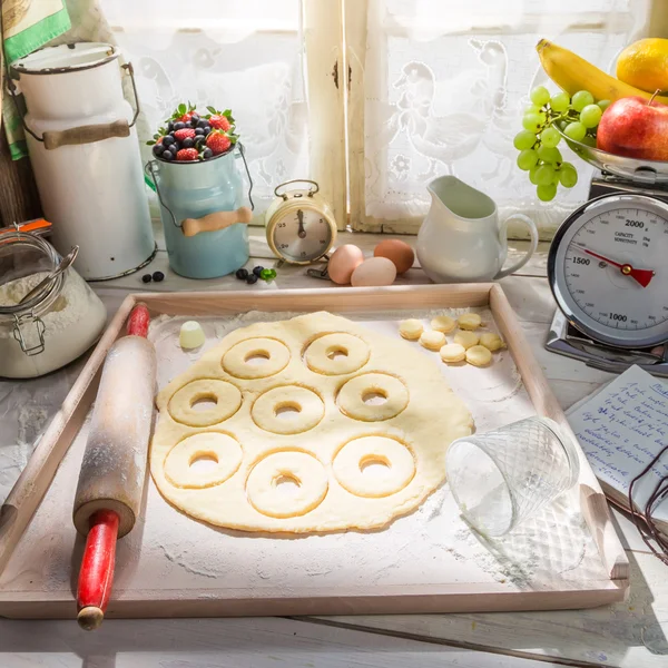 Donuts made of fresh ingredients in the sunny kitchen — Stock Photo, Image