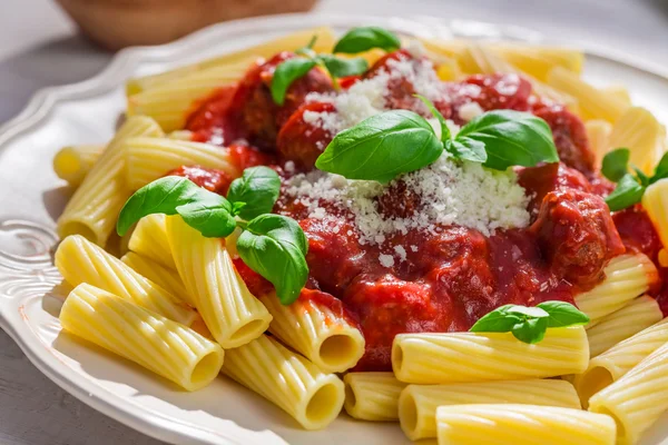 Tasty pasta penne in the sunny kitchen — Stock Photo, Image