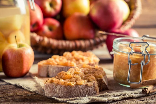 Sandwich con marmellata di mele fatta in casa — Foto Stock